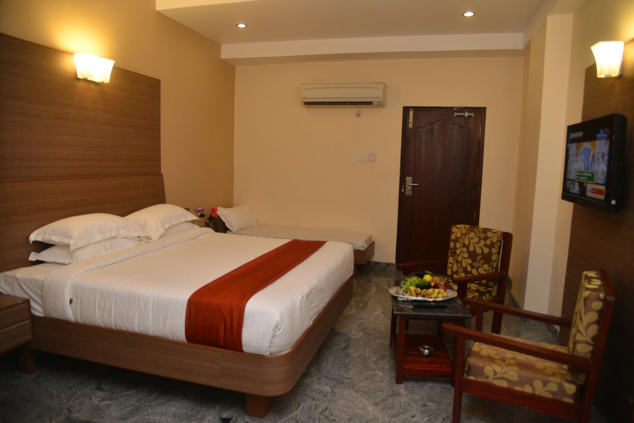 Sri Balaji Hotels Tiruchengodu Exterior photo
